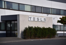 Фото - Акции Tesla рекордно обвалились