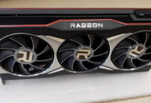 Фото - Блогер показал, как выглядит большой Radeon RX 6000 вживую, и рассказал про карту поменьше