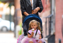 Фото - Бунтарка и принцесса: Ирина Шейк на прогулке с дочерью Леей в Нью-Йорке