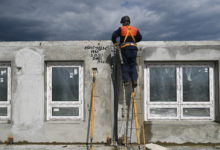 Фото - Для российских сирот построили дом с шатающимися стенами