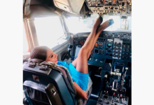 Фото - Фотография стюардессы с задранными вверх ногами в кабине пилотов удивила сеть