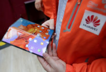 Фото - Huawei работает над гибким смартфоном в стиле Samsung Galaxy Z Fold2