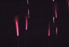 Фото - На Урале сняли на видео гигантские красные молнии