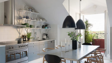 Фото - Прекрасная мансардная квартира с террасой и зеленью за окном в Швеции