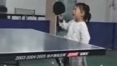 Фото - Рыдающая девочка не растеряла навыков игры в пинг-понг