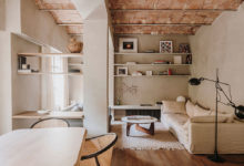 Фото - Сводчатые потолки, природные оттенки и скандинавские нотки: обновлённая старинная квартира в Барселоне