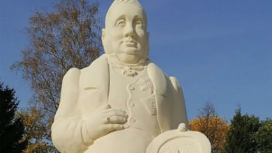 Фото - В российском городе решили собирать деньги с помощью статуи чиновника