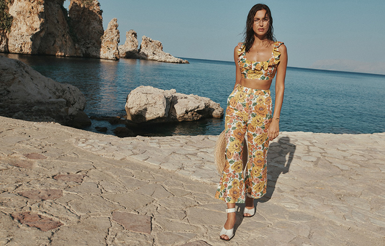 Сицилия зовет: соблазнительная Ирина Шейк в рекламе купальников бренда Zimmermann