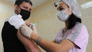 Фото - Доктор Мясников усомнился в способности вакцины остановить коронавирус