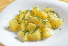 Фото - Эксперты: почти все совершают эту «вопиющую» ошибку при варке картофеля