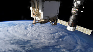 Фото - Космонавтам посоветовали необычный метод поиска дыры на МКС