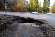 Фото - Недавно отремонтированная российская дорога ушла под землю