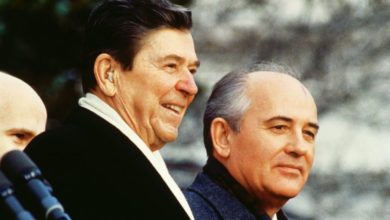 Фото - Сценарист «Смерти Сталина» поработает над фильмом о встрече Горбачева и Рейгана