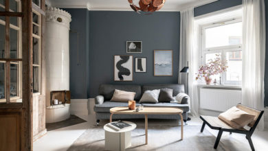 Фото - Синие стены и винтажная перегородка: оригинальная небольшая квартира в Швеции (44 кв. м)