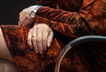 Фото - Внучка решила проучить бабушку и раскрыть хранившийся 60 лет секрет