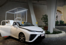 Фото - Водородная Toyota Mirai вошла в автопарк Папы Римского