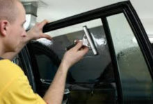 Фото - Оклейка автомобильного окна тонировочной плёнкой