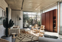 Фото - Холодный бетон, тёплый декор и интеграция с окружающей средой: концептуальный дом в Австралии