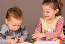 Фото - Как научить делиться игрушками с младшим братом/сестрой
