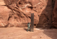 Фото - Раскрыта тайна загадочного металлического монумента в пустыне