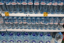 Фото - Россиянам дали советы по выбору воды в бутылках