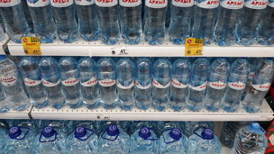 Фото - Россиянам дали советы по выбору воды в бутылках