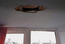 Фото - Странная дыра в потолке напугала многодетную семью