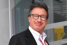 Фото - Глава Ferrari подал в отставку после заражения COVID-19