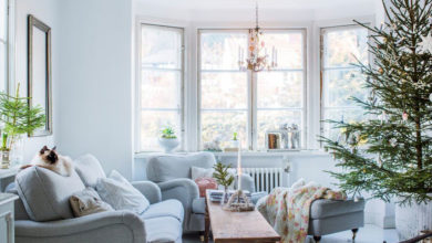 Фото - Ёлка в каждой комнате и винтажная мебель: сказочное Рождество в шведском доме