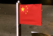 Фото - Китай третьим после США и СССР установил свой флаг на Луне