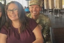 Фото - Мама не заметила сына-военного, снявшегося вместе с ней на селфи