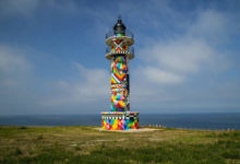 Фото - Обычный и неприметный маяк превратился в красочное произведение искусства