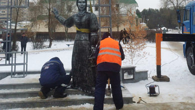 Фото - Продюсер «Ласкового мая» захотел выкупить скандальный памятник «Аленке»