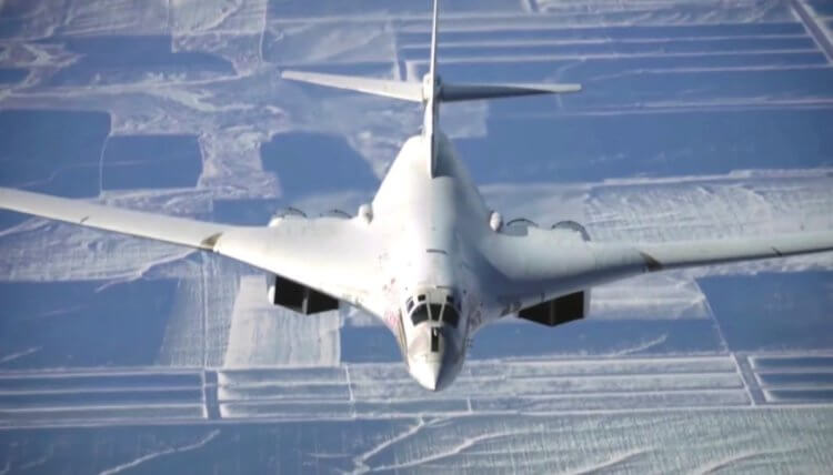 Российский бомбардировщик будет незаметен для вражеской техники. Что о нем еще известно?