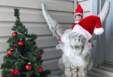 Фото - Рождественская горгулья спровоцировала ссору с соседкой
