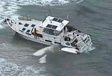 Фото - У берега популярного курорта нашли безлюдную яхту с заведенным мотором и собакой