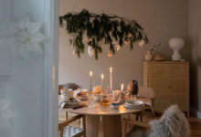Фото - Уютная праздничная атмосфера при минимуме декора: квартира дизайнера в Германии