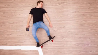 Фото - Выдумщик поразил людей трюком со скейтбордом, три дня пролежав на полу
