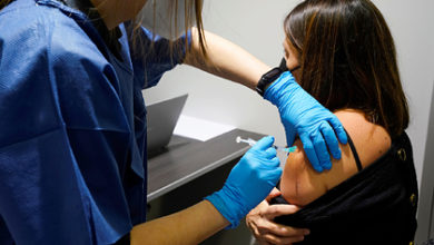 Фото - Доктор Мясников нашел опасность новостей о побочных эффектах западной вакцины