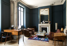 Фото - Модные апартаменты в тёмных тонах с классическими акцентами для творческой семьи в Бордо