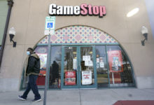 Фото - Robinhood разрешил покупку акций GameStop по одной в руки — сервисом заинтересовалась прокуратура США