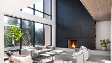 Фото - Современный дом с красивой каминной зоной на горнолыжном курорте в Канаде