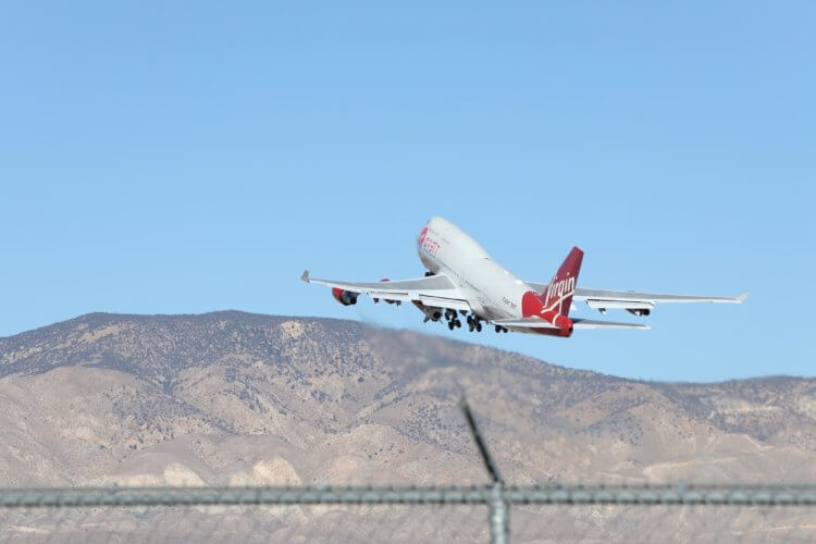 Virgin Orbit запустила ракету в космос с самолета. Но зачем?