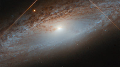 Фото - Фото дня: спиральная галактика в свете звезды