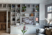 Фото - Гостиная в современной классике и минималистичная кухня: прекрасная квартира в Стокгольме