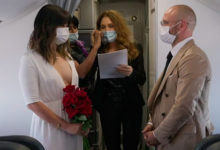 Фото - Пара поженилась в полете на высоте 12 тысяч метров и поразила 150 попутчиков: События