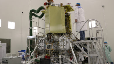 Фото - Роскосмос показал станцию «Луна-25» в «чистой» комнате: аппарат проходит испытания