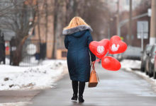 Фото - Россияне массово скупили билеты в три города на День всех влюбленных