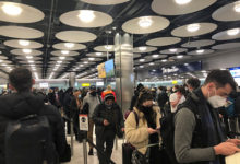 Фото - Тысячи разгневанных долгим ожиданием пассажиров устроили «хаос» в аэропорту