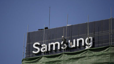 Фото - В Samsung придумали смартфон-книжку со встроенной подставкой